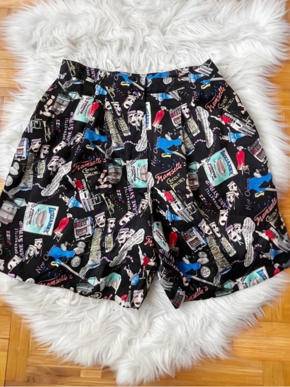 NICOLE MILLER Silk Print Shorts Women’s Size L Black Novelty Jazz Cocktail Print